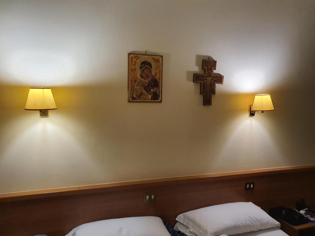 Bed and Breakfast Suore Concezioniste Missionarie - Carmen Salles Roma Exterior foto